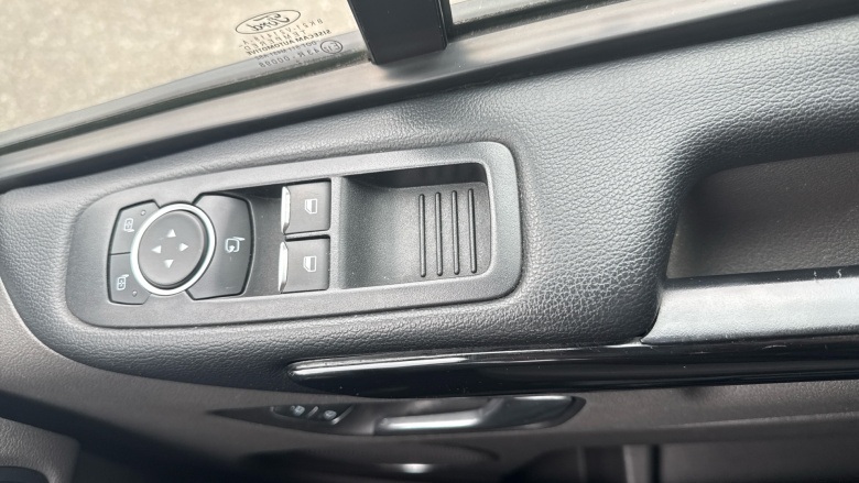 Ford Tourneo Custom Transit Custom Tourneo L2 Diesel Fwd 2.0 EcoBlue Hybrid 130ps L/R 8 Seater Titanium